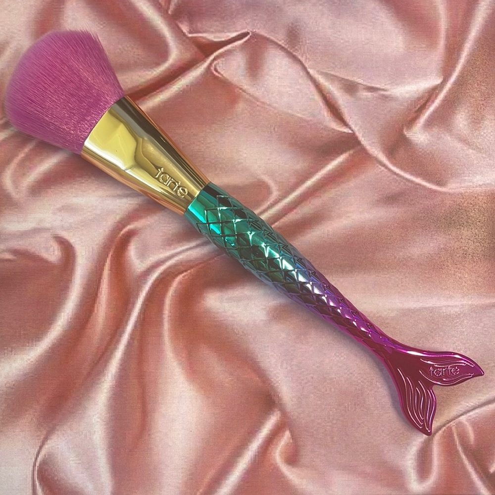 ✨Tarte Minutes to Mermaid Large Powder Brush